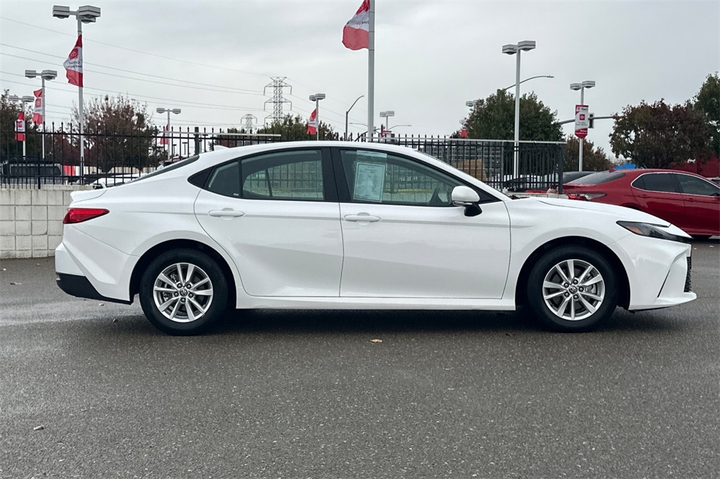 2025 Toyota Camry LE photo 3