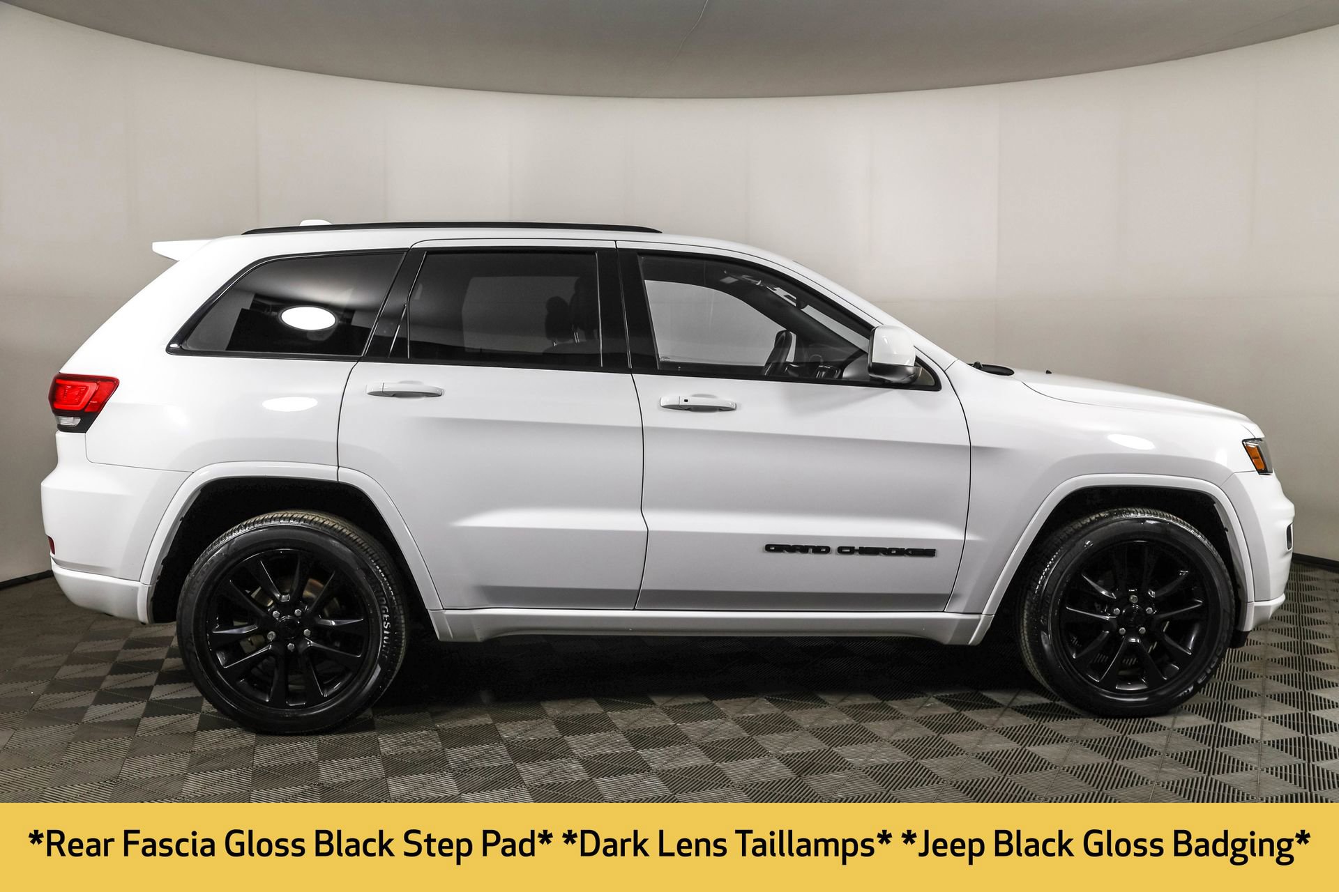 2017 Jeep Grand Cherokee Altitude photo 8