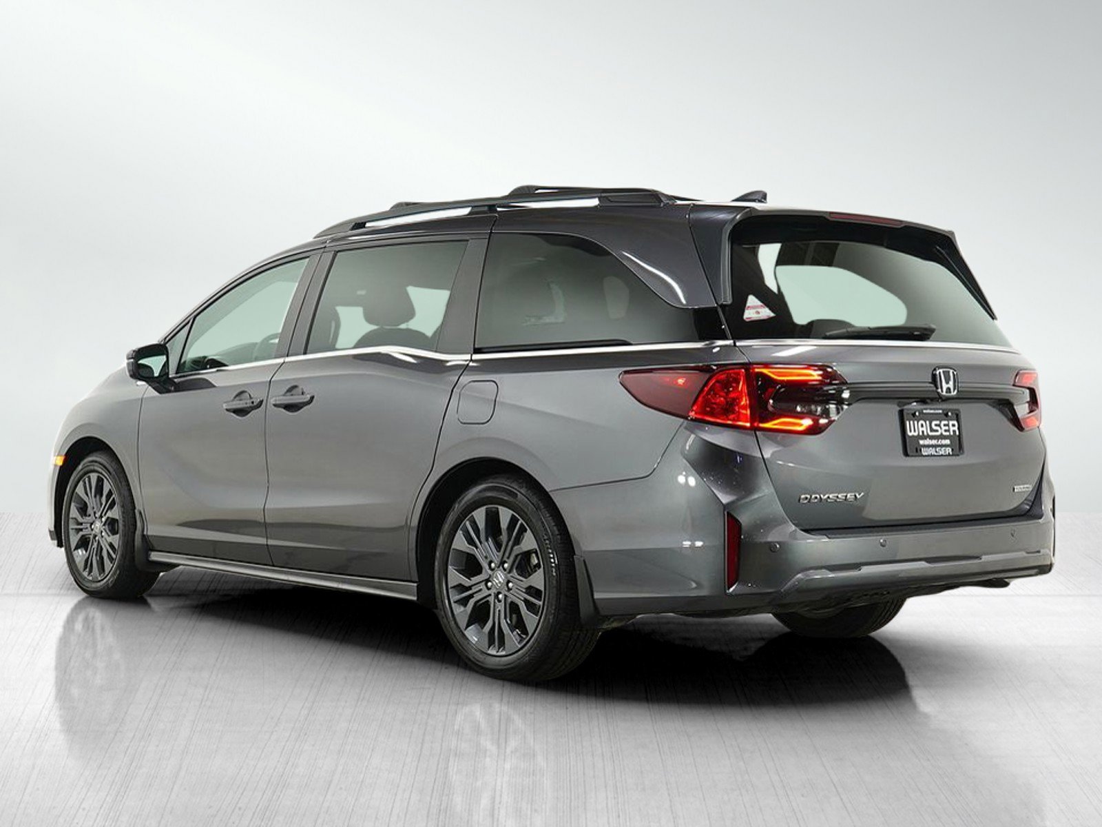 2025 Honda Odyssey Touring photo 3