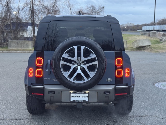 2022 Land Rover Defender 110 X-Dynamic SE photo 4