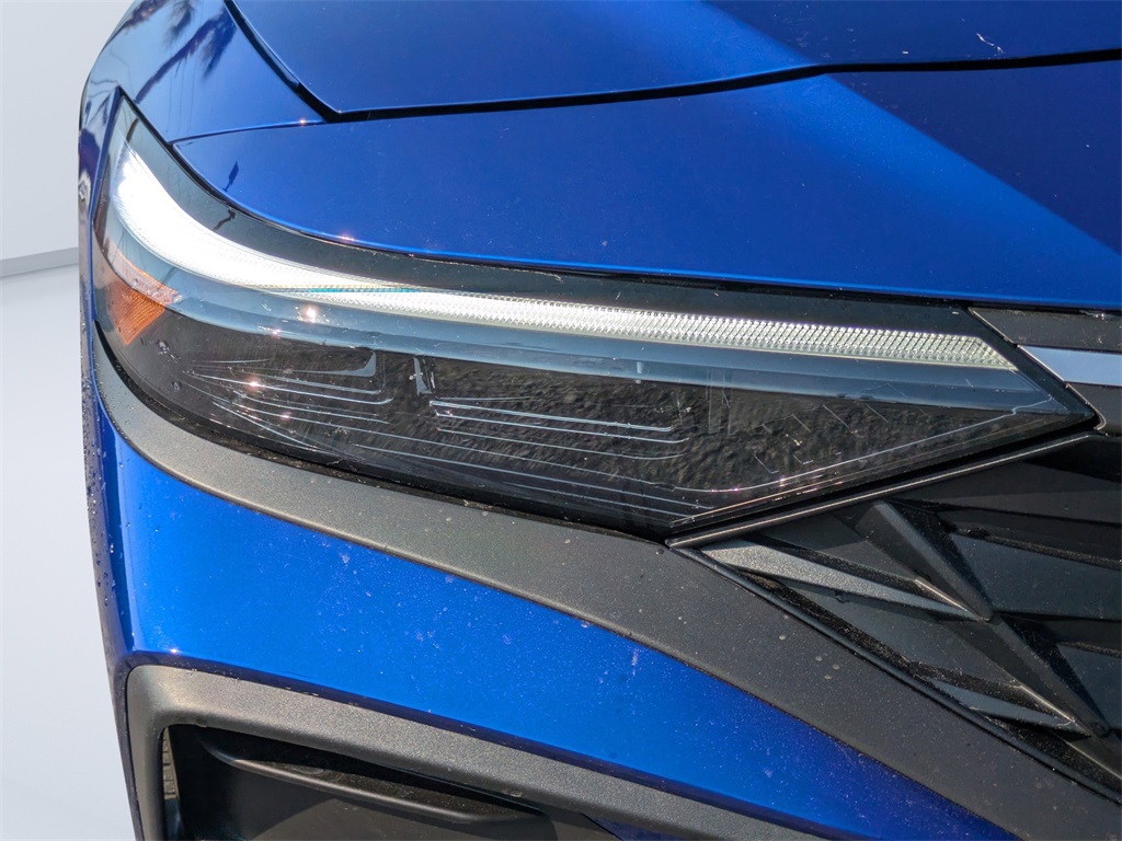 2025 Hyundai Elantra SEL Sport photo 9