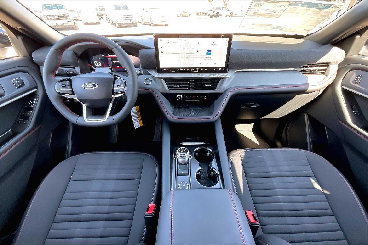 2025 Ford Explorer ST-Line photo 4
