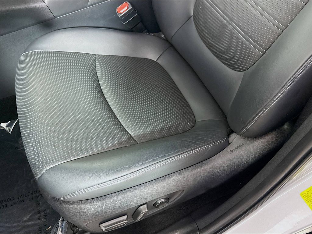 2024 Toyota RAV4 Hybrid Limited photo 17