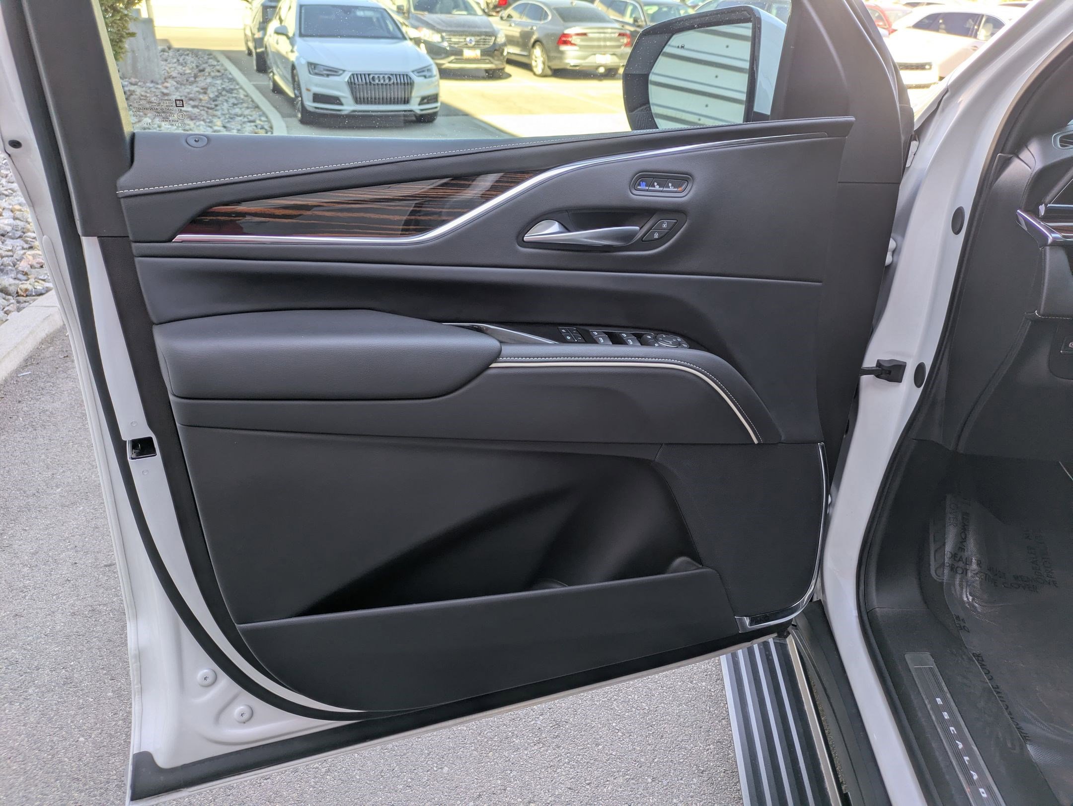 2024 Cadillac Escalade Premium Luxury photo 11