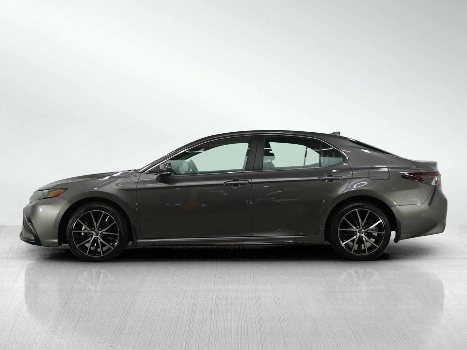 Used 2024 Toyota Camry SE with VIN 4T1G11AK4RU881501 for sale in Burnsville, Minnesota