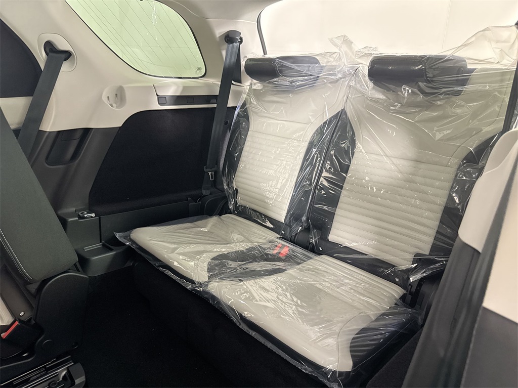 2025 Land Rover Discovery SE photo 20