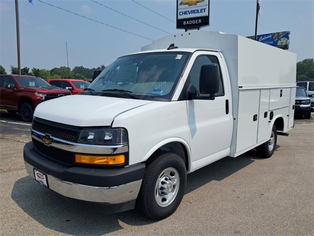 2025 Chevrolet Express Cutaway Base's photo