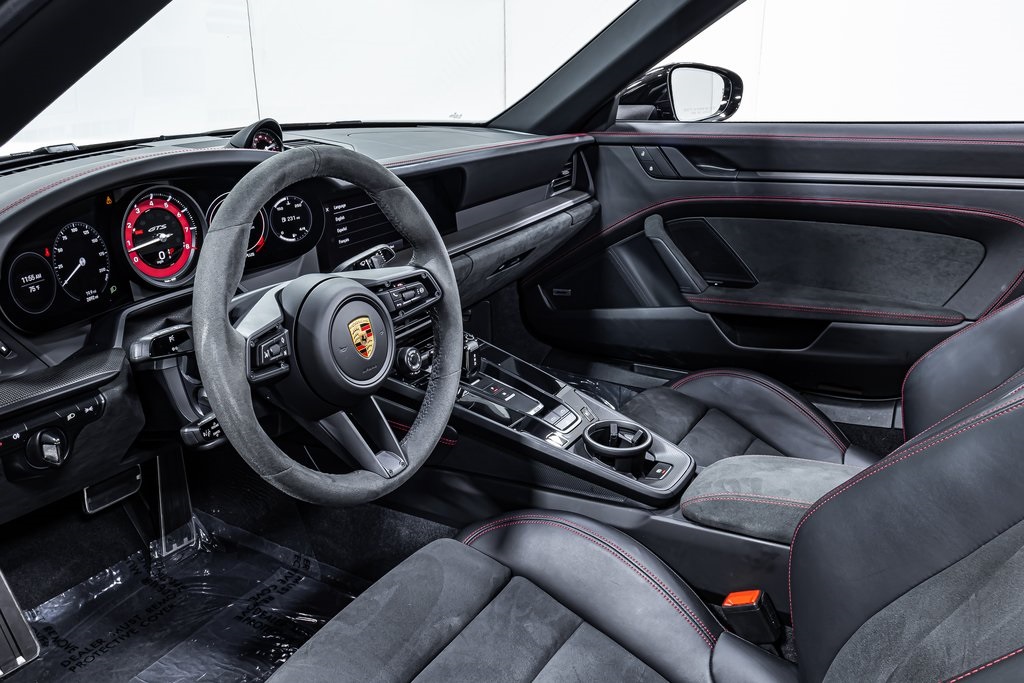 2024 Porsche 911 GTS photo 4