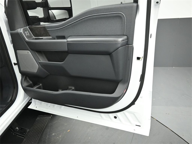 2025 FORD F-250 - Image 32