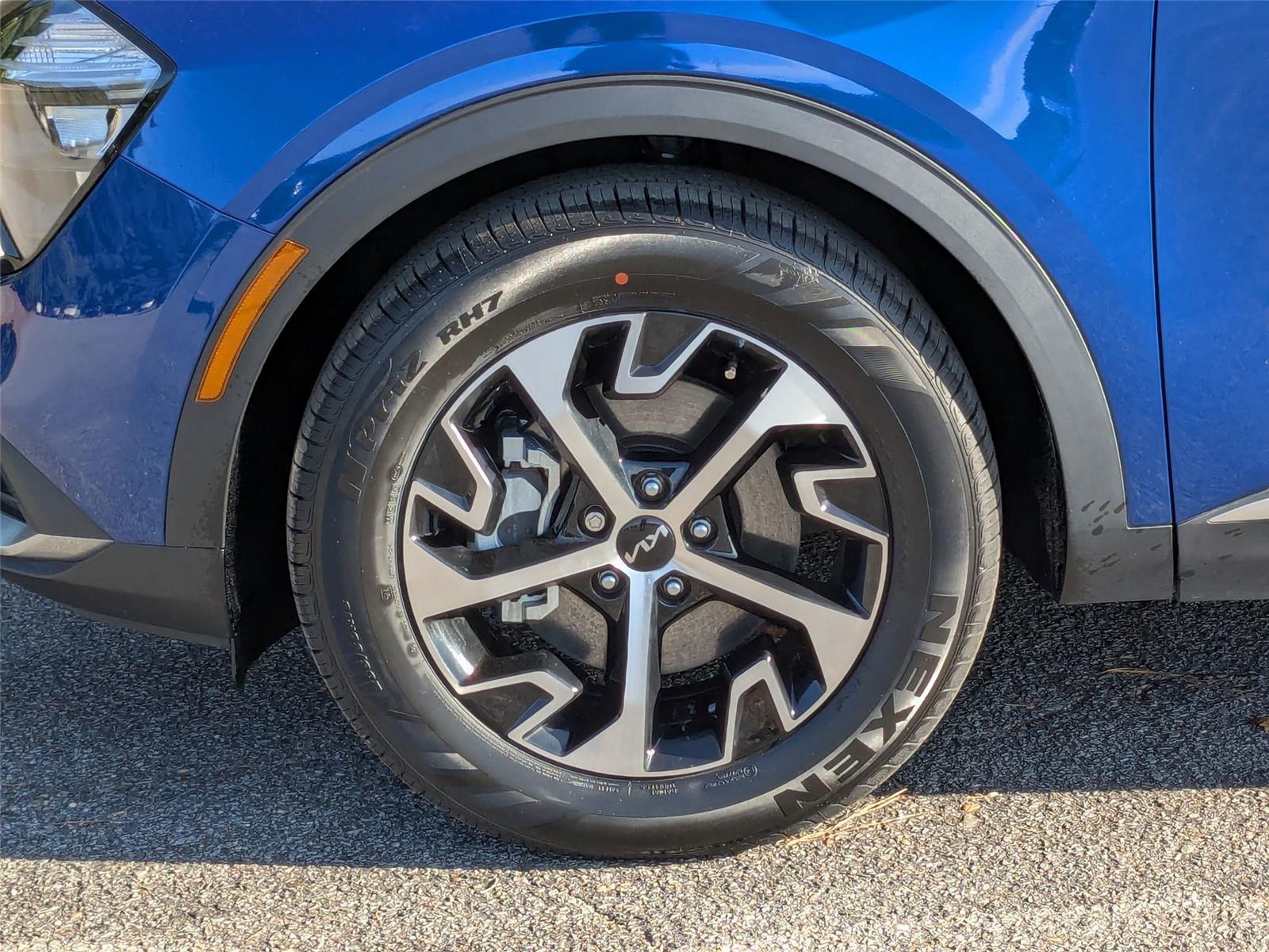 2023 Kia Sportage EX photo 3
