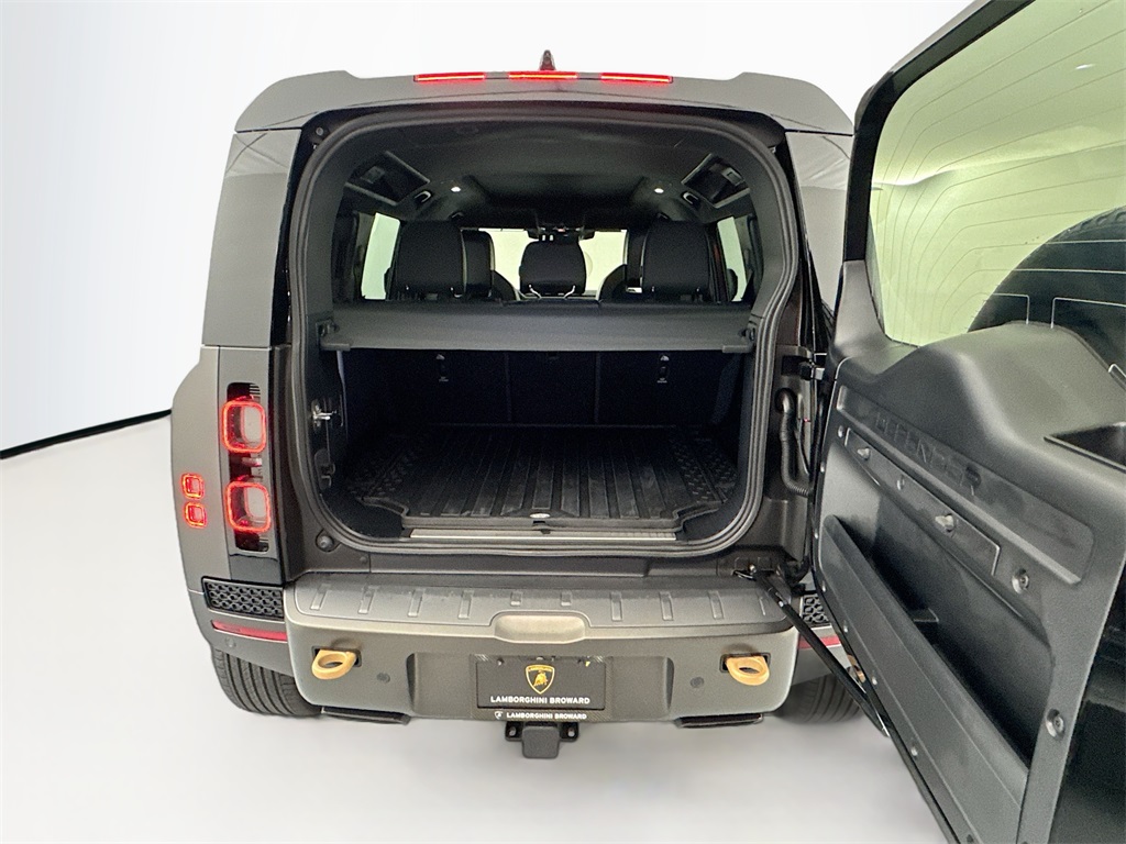 2025 Land Rover Defender 110 V8 photo 24