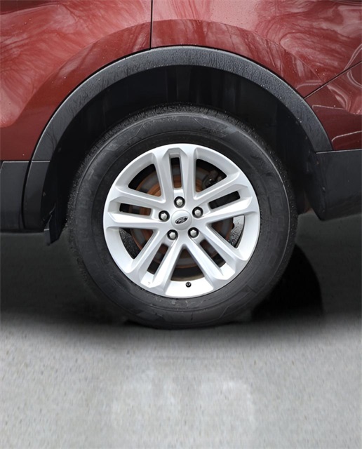 2015 Ford Explorer XLT photo 2