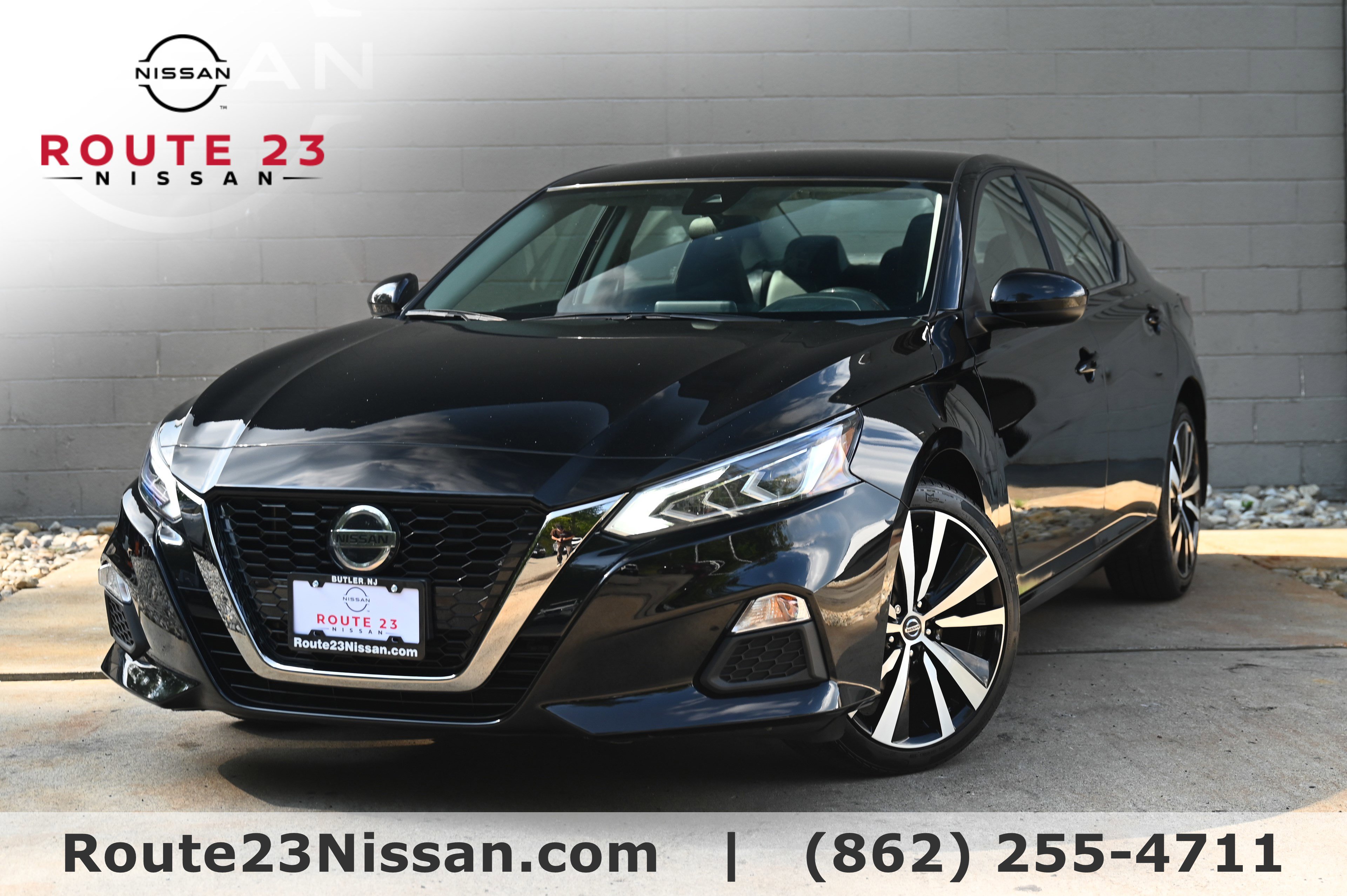 2022 Nissan Altima SR's photo