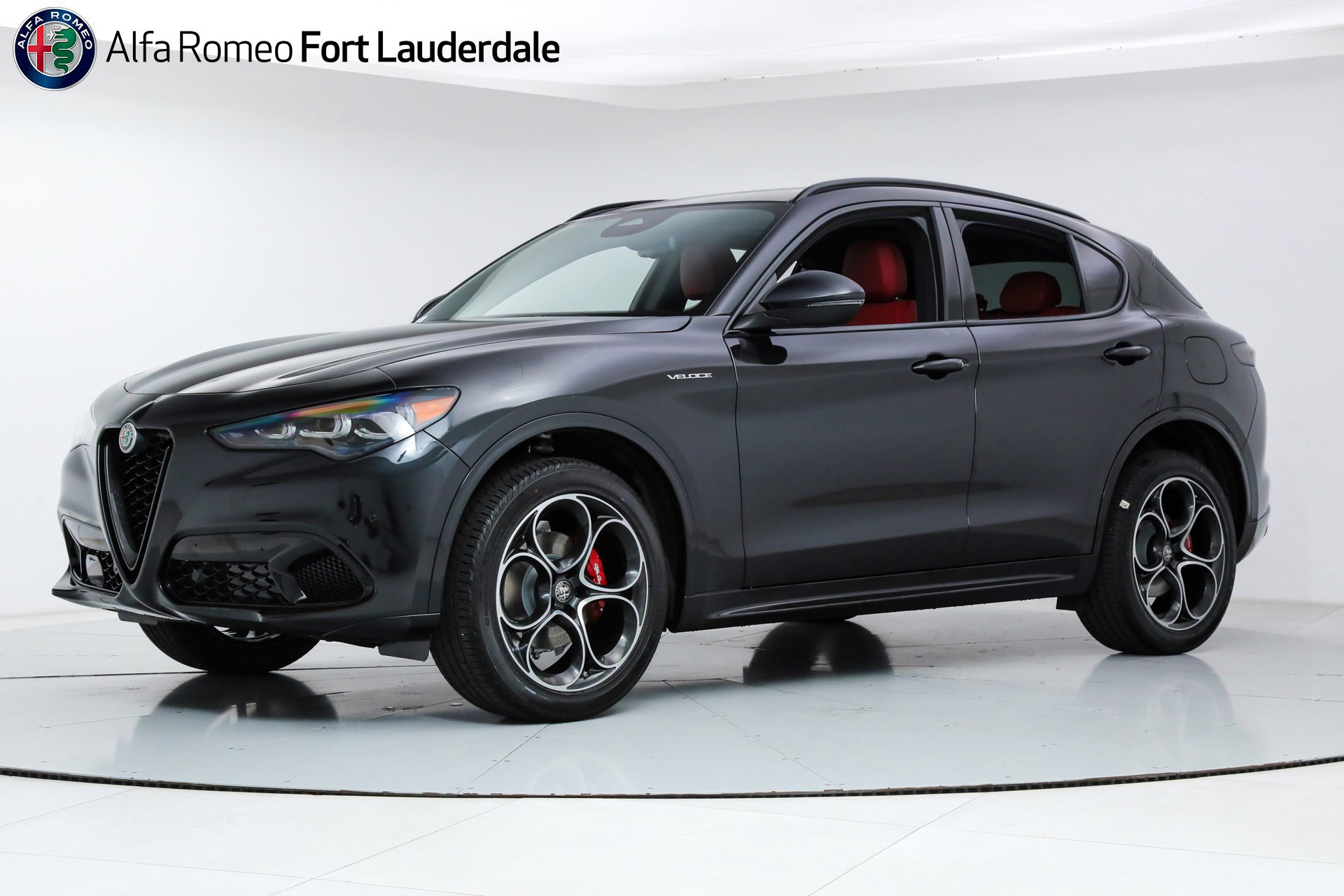 2025 Alfa Romeo Stelvio Base's photo