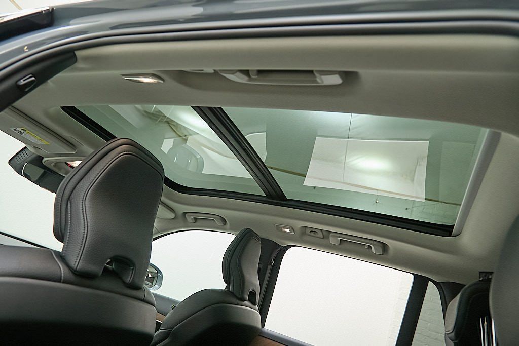 2023 VOLVO XC90 - Image 23