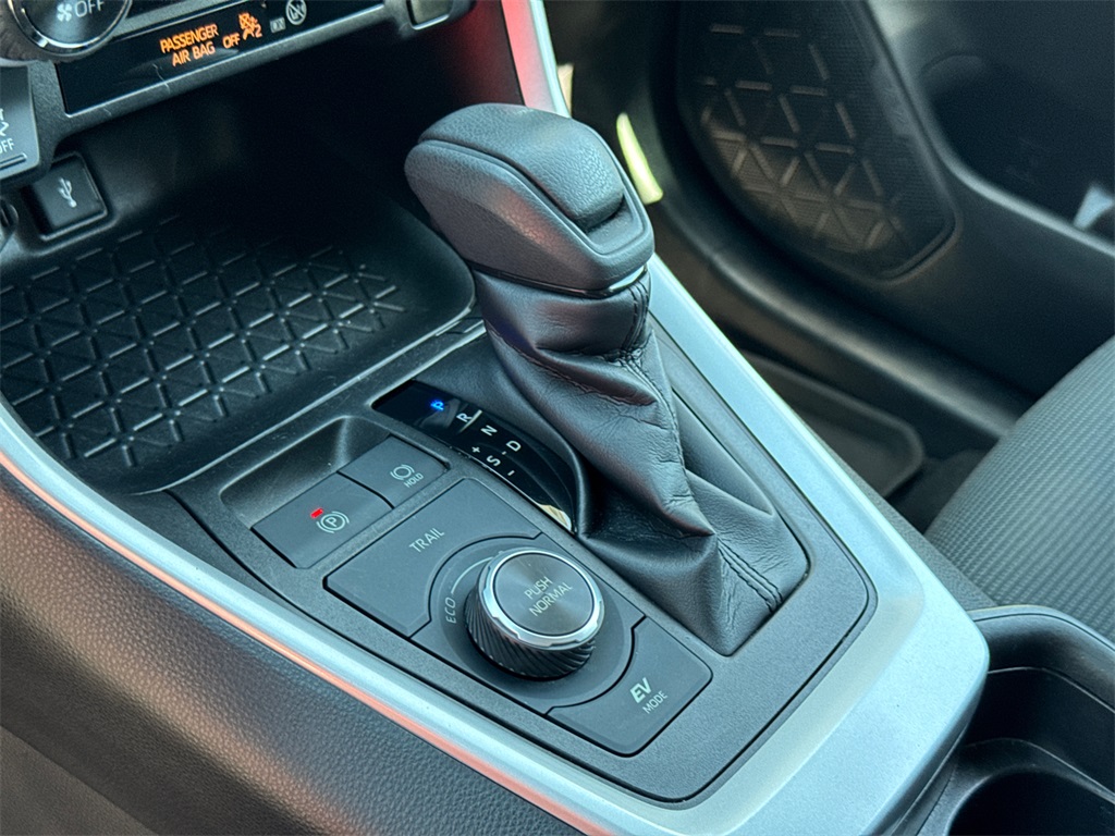 2021 Toyota RAV4 Hybrid LE photo 20