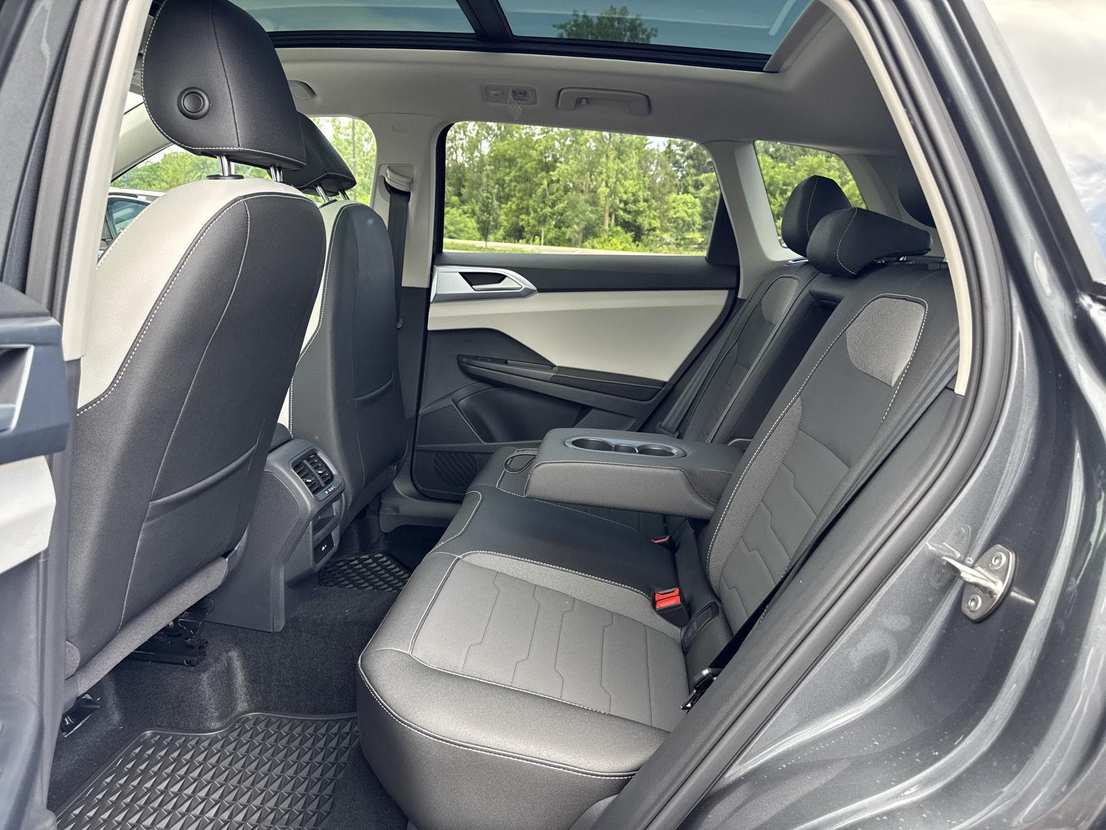 2025 Volkswagen Taos SE photo 7