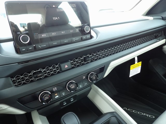 2025 Honda Accord LX photo 17