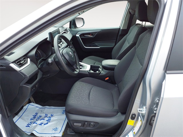 2021 Toyota RAV4 Hybrid XLE photo 9