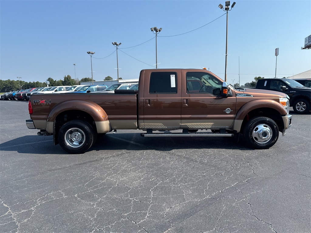 2011 Ford F-450 Lariat photo 2