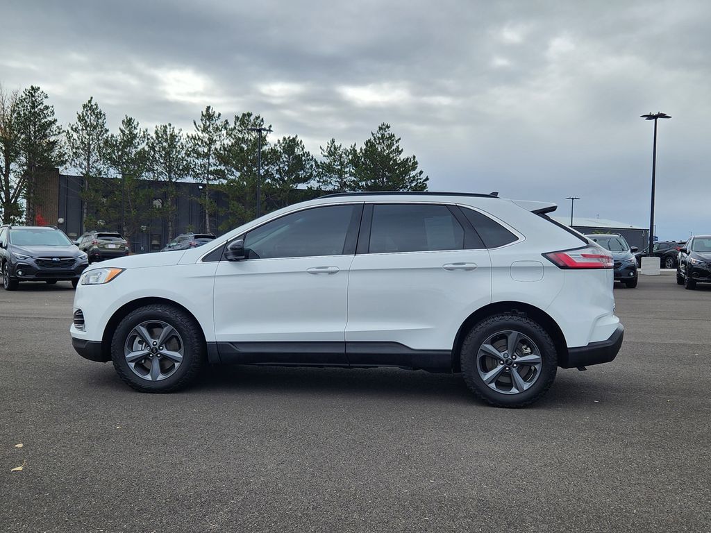 2022 Ford Edge SEL photo 2