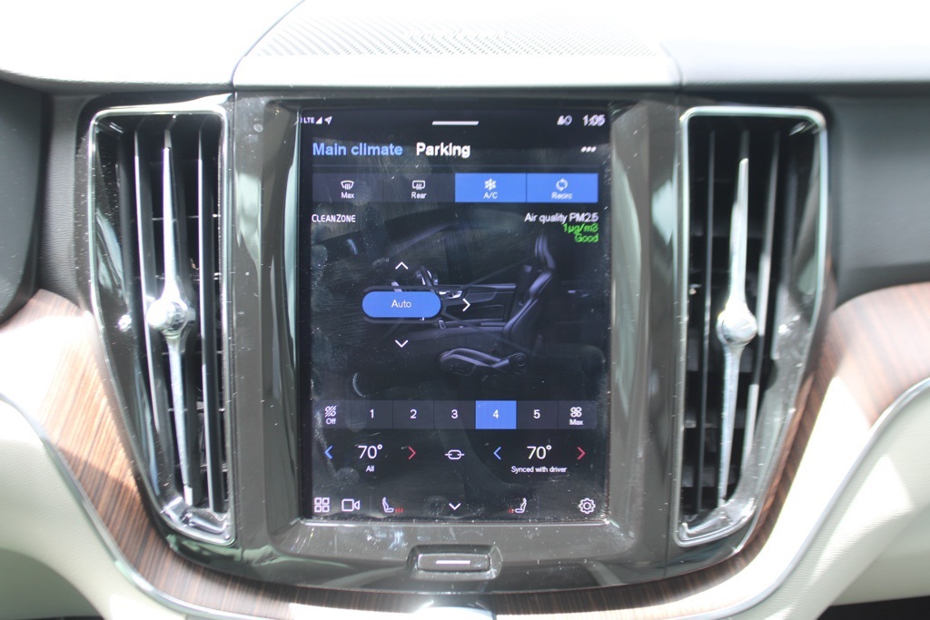 2022 Volvo XC60 Inscription R-Design Expression T8 Momentum B5 photo 19