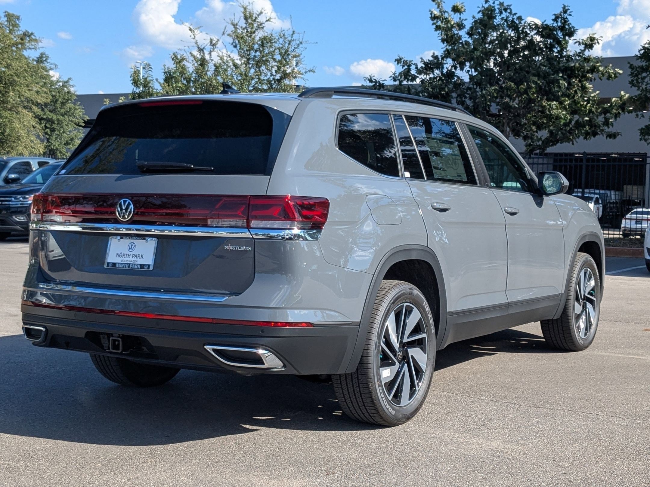 2026 Volkswagen Atlas SE Technology photo 2
