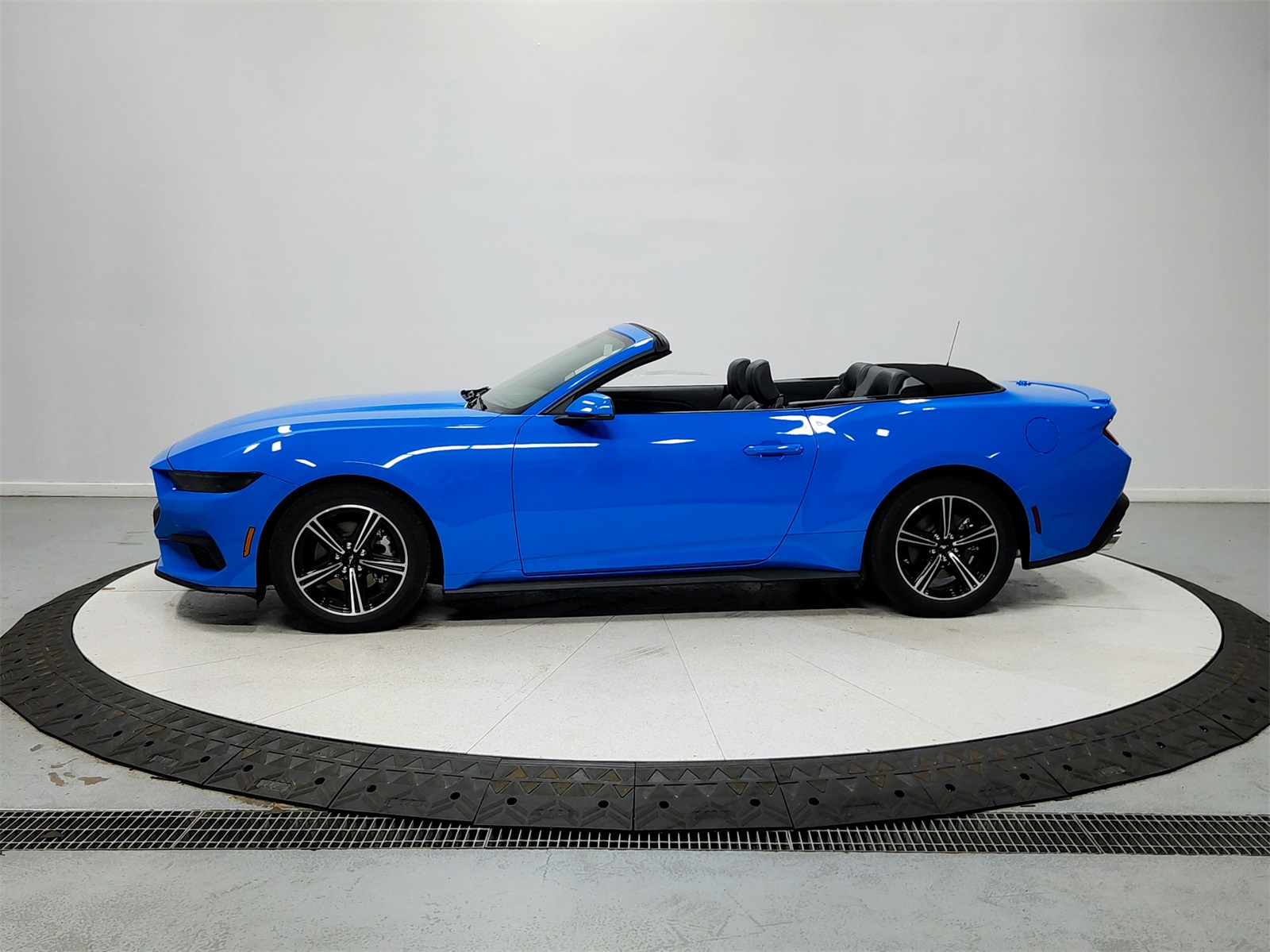 2025 Ford Mustang EcoBoost Premium Convertible photo 4