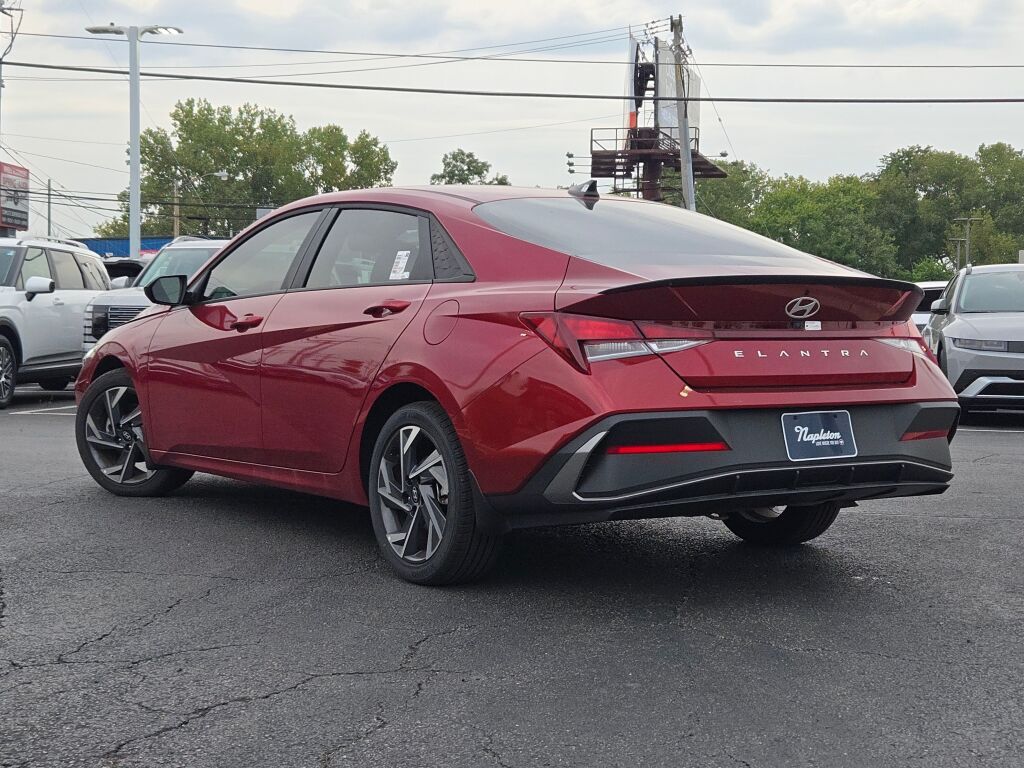 2025 Hyundai Elantra SEL Sport photo 13