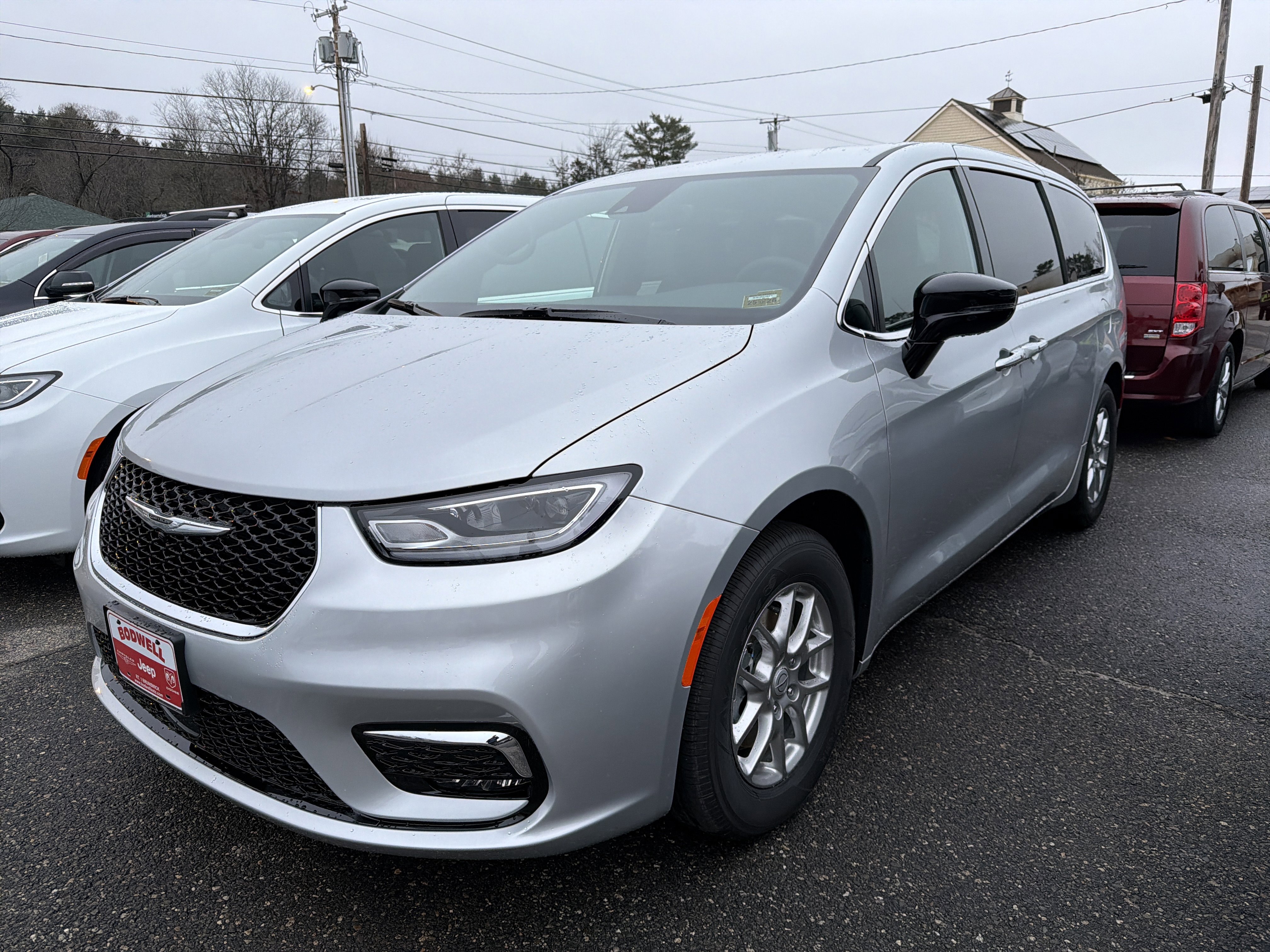 2026 Chrysler Pacifica Select's photo