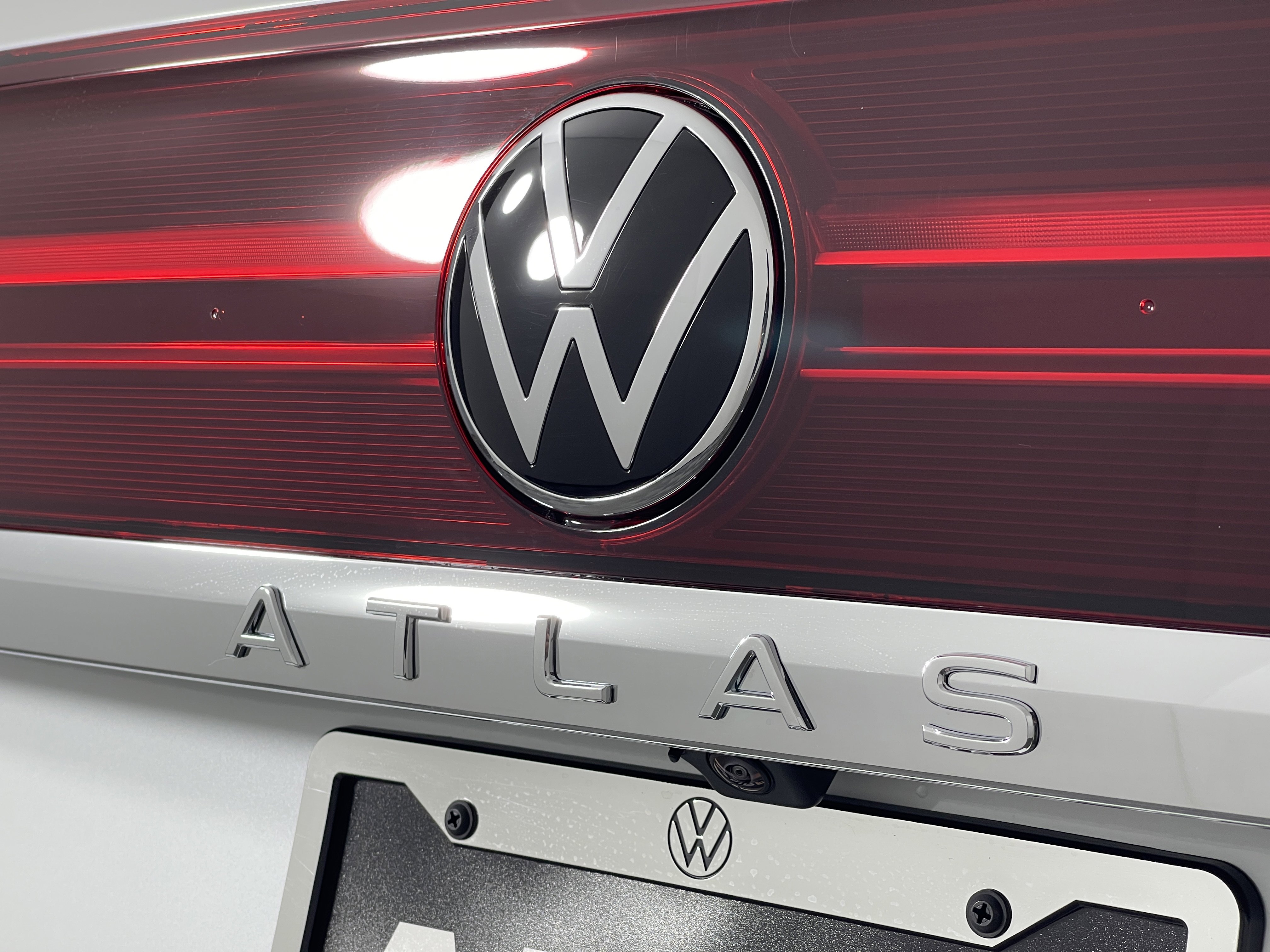 2026 Volkswagen Atlas Cross Sport SE photo 2