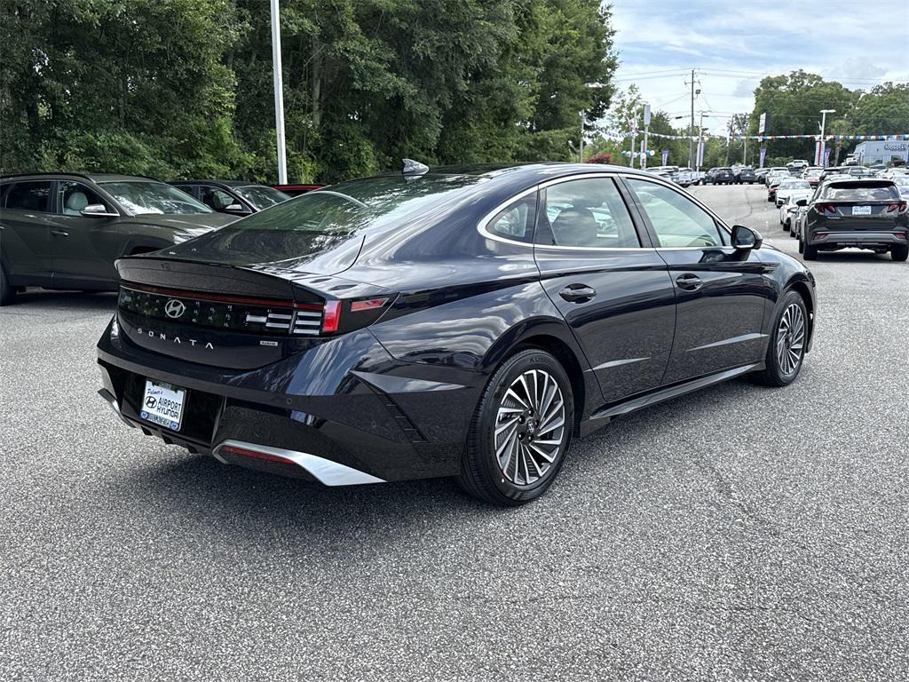 2025 Hyundai Sonata Hybrid Limited photo 3