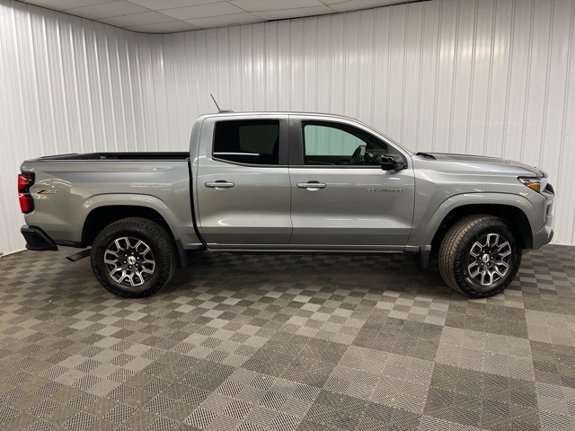 2023 Chevrolet Colorado Z71 photo 2