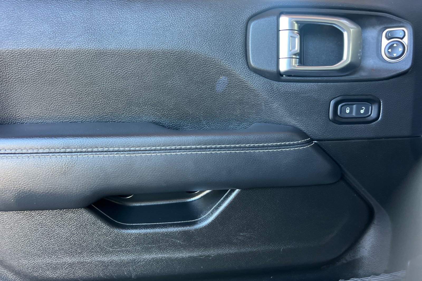 2023 Jeep Wrangler Sahara 4xe photo 10