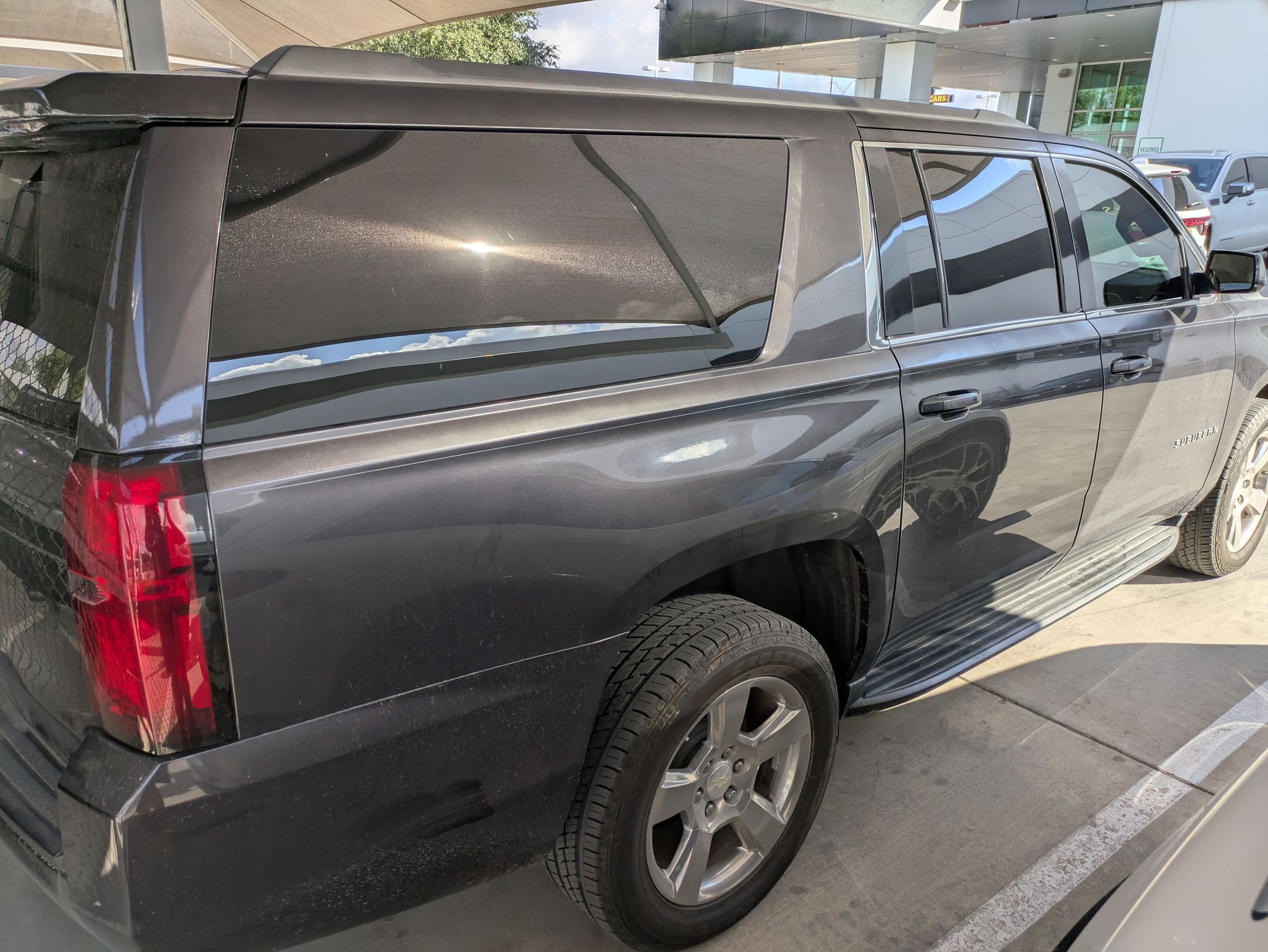 2017 Chevrolet Suburban LS photo 4