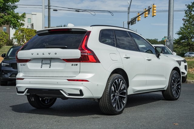 2026 Volvo XC60 B5 photo 4