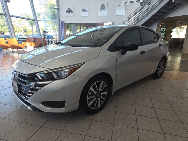 2024 Nissan Versa 1.6 S photo 3