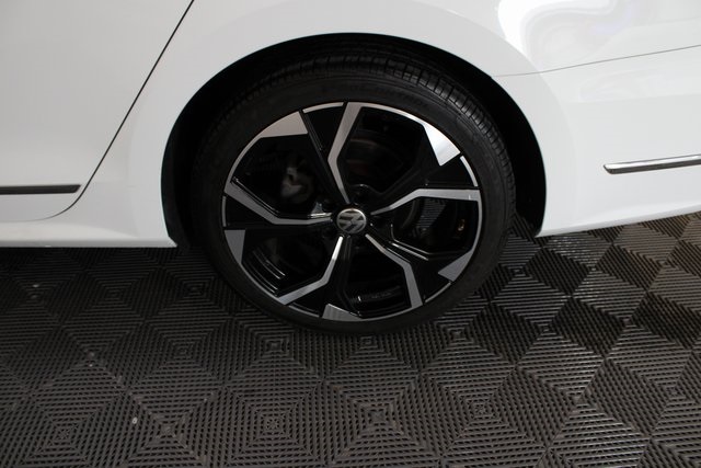 2016 Volkswagen Passat S photo 2