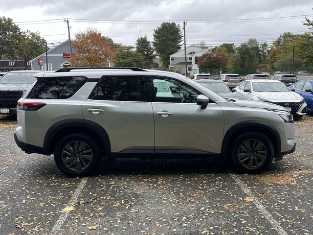 2024 Nissan Pathfinder SV photo 2