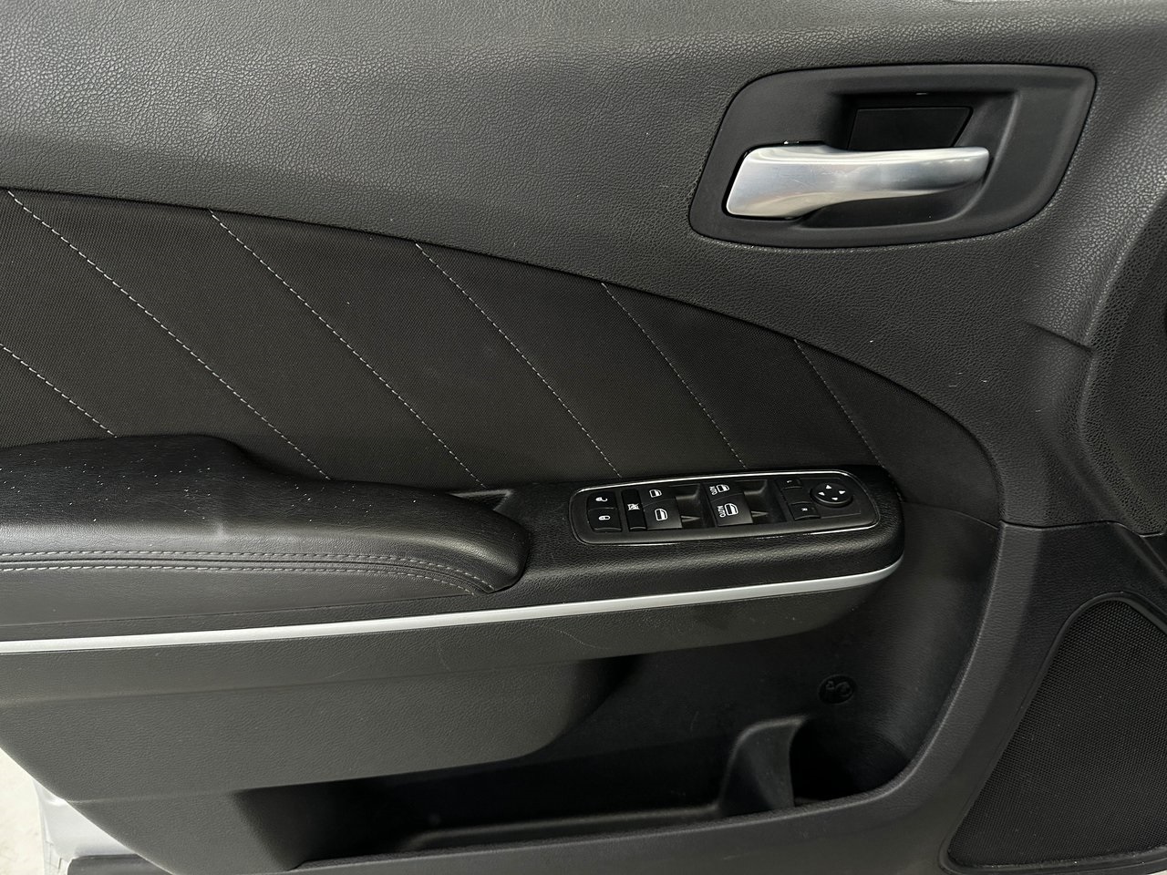 2023 Dodge Charger SXT photo 15