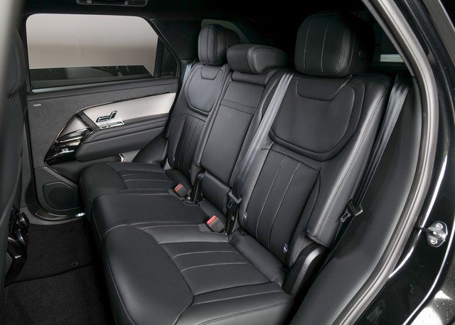 2025 Land Rover Range Rover Sport SE photo 5