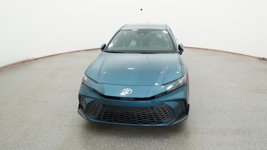 2025 Toyota Camry SE photo 3