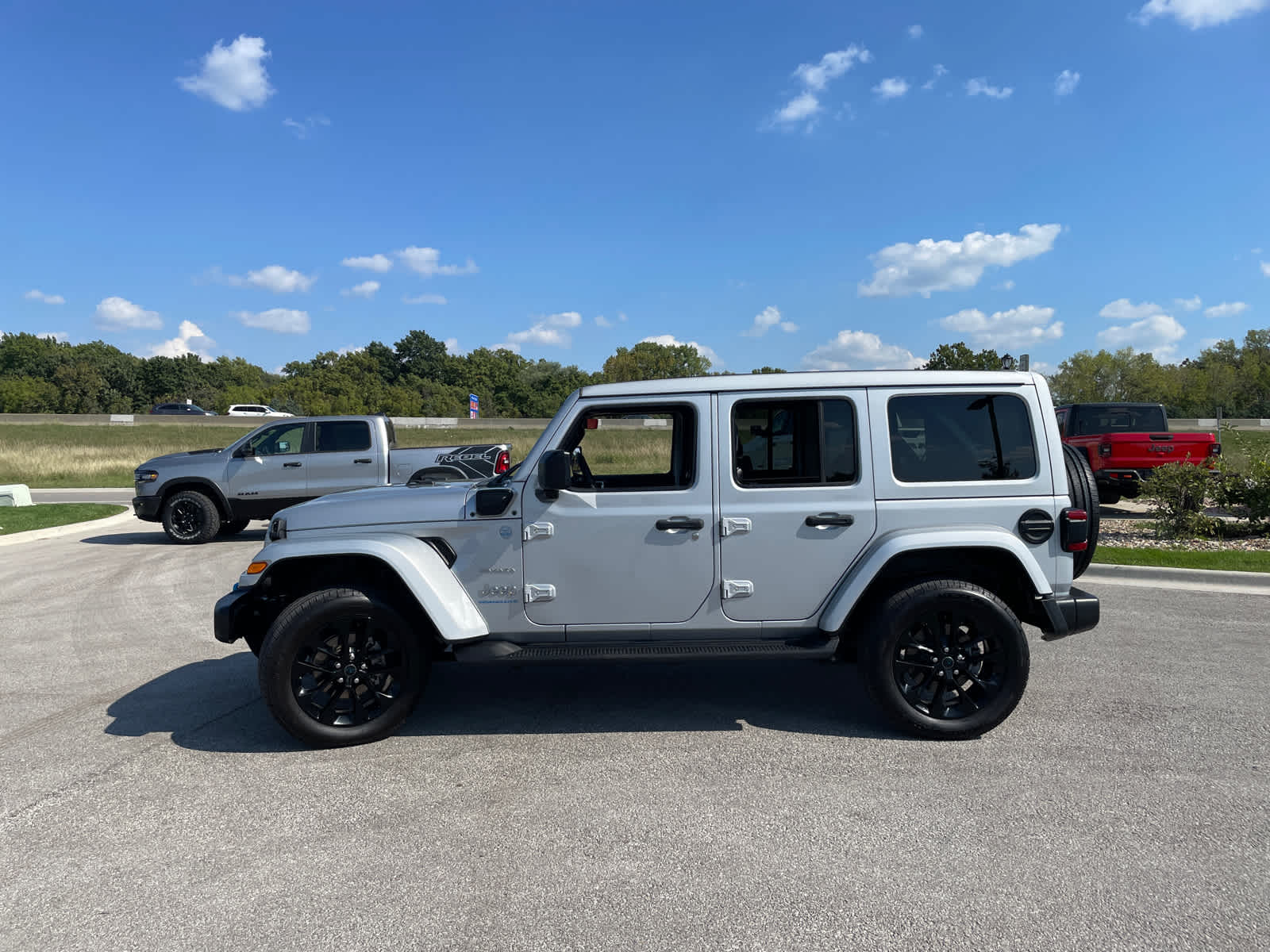 2024 Jeep Wrangler 4xe Sahara photo 4