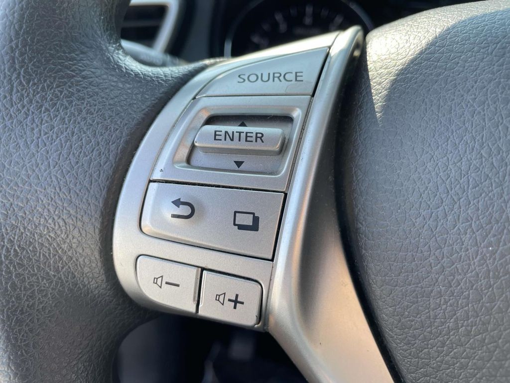 2015 Nissan Rogue SV photo 20