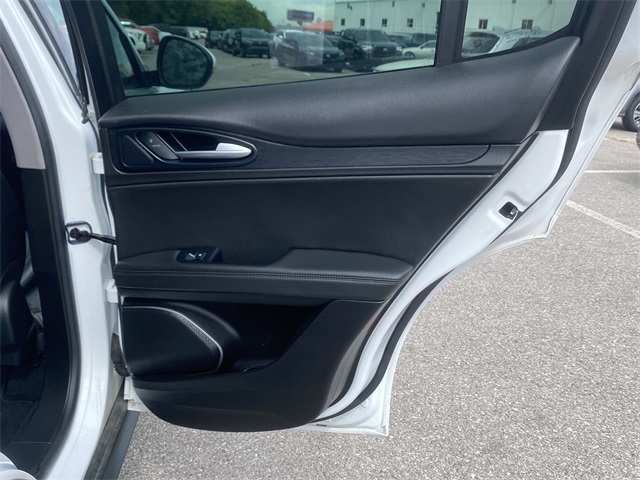 2019 Alfa Romeo Stelvio Base photo 12