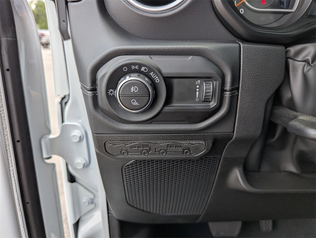2025 Jeep Gladiator Sport photo 18