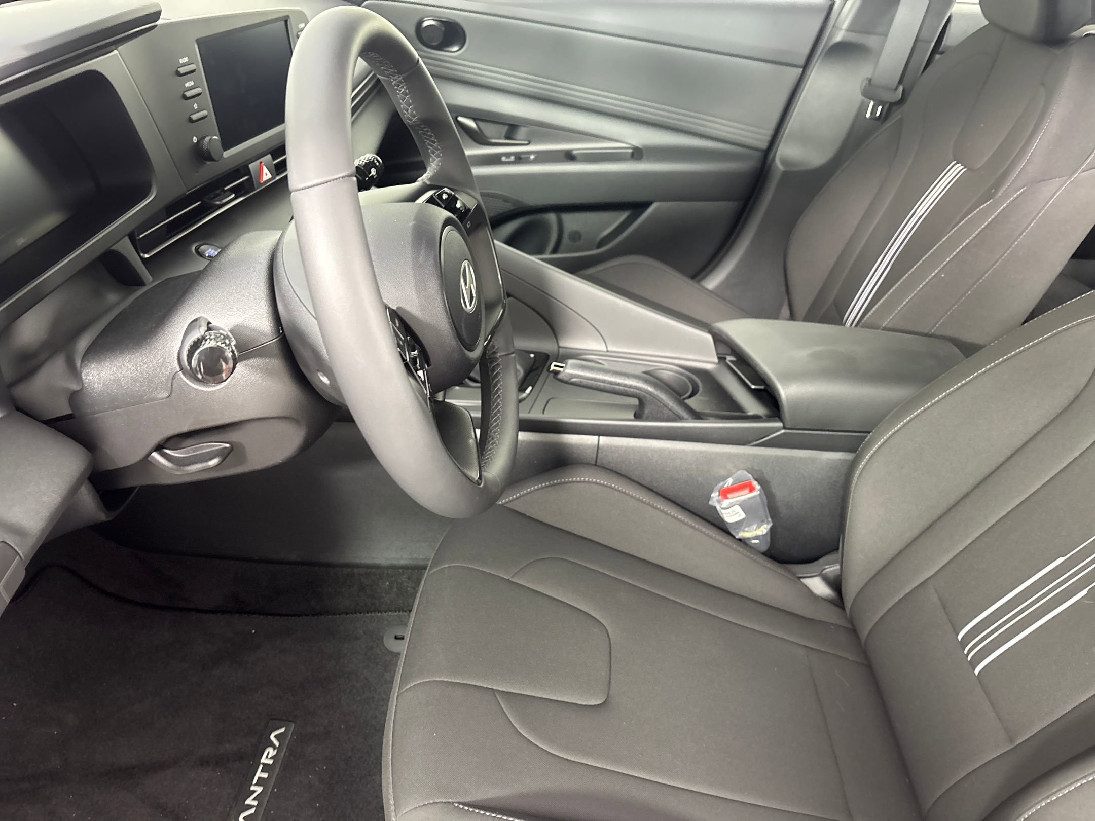 2025 Hyundai Elantra SEL Sport photo 20