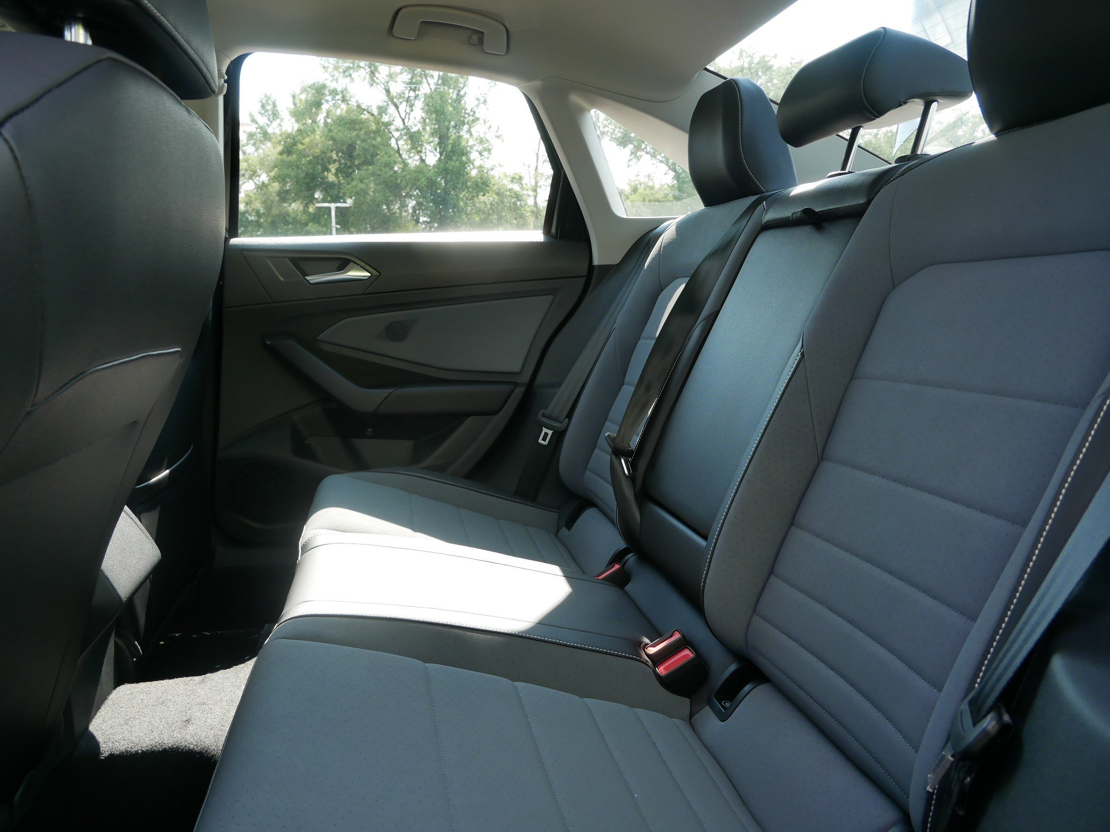2025 Volkswagen Jetta SE photo 4