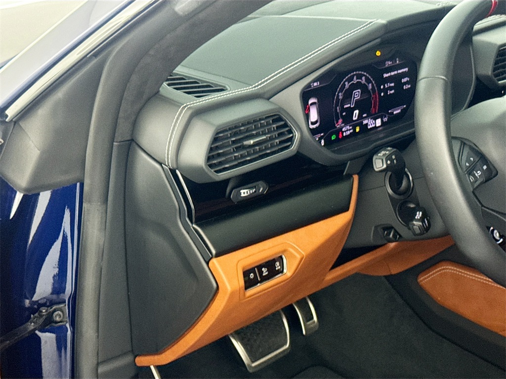 2023 Lamborghini Urus S photo 10