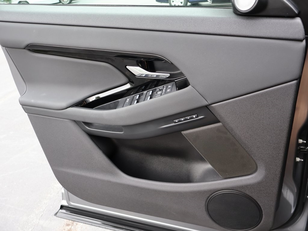 2024 Land Rover Range Rover Evoque Dynamic SE photo 30